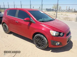2014 Chevrolet Sonic LTZ z VIN 1G1JE6SB8E4117132, wystawiony jako IAAI lot #42223583 z przebiegiem 144 897 mil mil oraz . Historia ofert i sprzedaży dostępna na DreamBid. Obrazek 1.