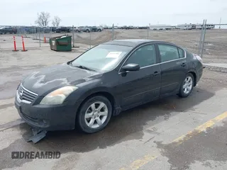 2007 Nissan Altima 2.5 with VIN 1N4AL21EX7C185738, listed as a IAAI auction lot 42117302 with 237,676 mi miles. Bid and sale history available at carsss.com. Image 2.