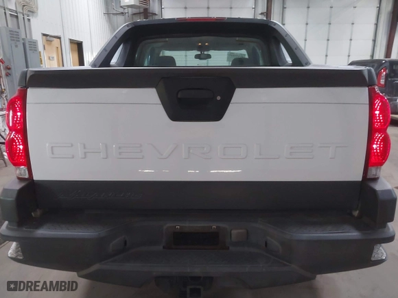 2005 Chevrolet Avalanche Z71 with VIN 3GNEK12Z45G118046, listed as a IAAI auction lot 41838447 with 203,799 mi miles. Bid and sale history available at carsss.com. Image 15.