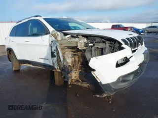 2014 Jeep Cherokee Latitude z VIN 1C4PJMCS0EW282418, wystawiony jako IAAI lot #41338293 z przebiegiem 119 819 mil mil oraz . Historia ofert i sprzedaży dostępna na DreamBid. Obrazek 1.