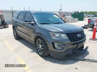 2016 Ford Explorer Sport z VIN 1FM5K8GT1GGD26630, wystawiony jako IAAI lot #42251430 z przebiegiem 139 726 mil mil oraz . Historia ofert i sprzedaży dostępna na DreamBid. Obrazek 1.