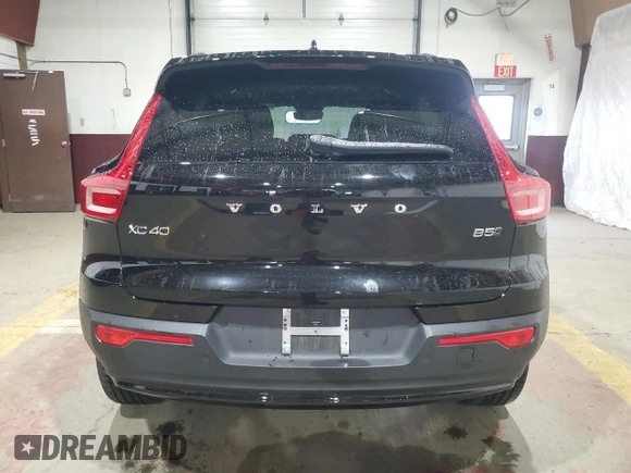 2023 Volvo XC40 Ultimate Dark Theme z VIN YV4L12UX3P2952998, wystawiony jako Copart lot #52724585 z przebiegiem 5578 mil mil oraz Tytuł czysty. Historia ofert i sprzedaży dostępna na DreamBid. Obrazek 6.