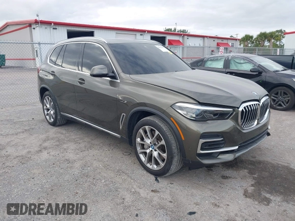 2022 BMW X5 xDrive45e z VIN 5UXTA6C00N9L06383, wystawiony jako IAAI lot #38552162 z przebiegiem 19 592 mil mil oraz . Historia ofert i sprzedaży dostępna na DreamBid. Obrazek 1.