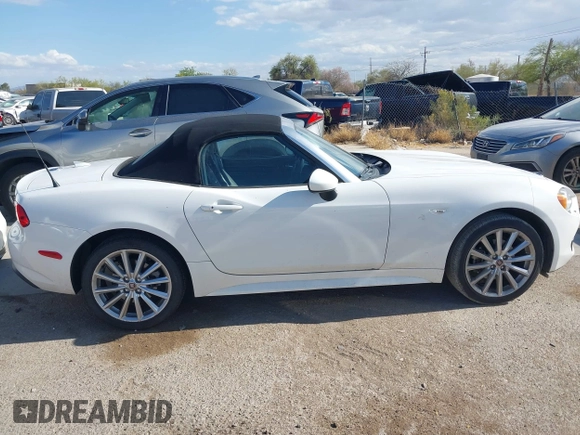 2018 FIAT 124 Spider Classica z VIN JC1NFAEKXJ0138258, wystawiony jako IAAI lot #42174771 z przebiegiem 42 867 mil mil oraz . Historia ofert i sprzedaży dostępna na DreamBid. Obrazek 13.