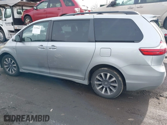 2019 Toyota Sienna LE with VIN 5TDJZ3DC3KS226551, listed as a IAAI auction lot 41495662 with 31,764 mi miles. Bid and sale history available at carsss.com. Image 3.