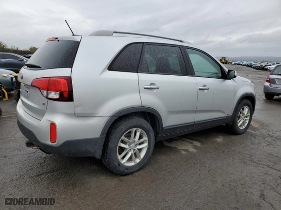 2015 Kia Sorento LX with VIN 5XYKTDA79FG608153, listed as a Copart auction lot 53054295 with 141,276 mi miles and Clean Title. Bid and sale history available at carsss.com. Image 3.