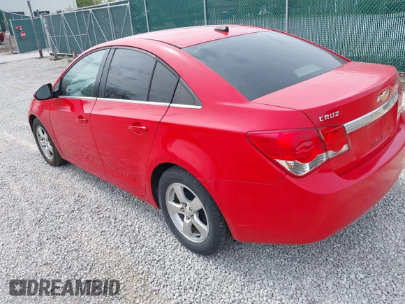 2014 Chevrolet Cruze 1LT z VIN 1G1PC5SB2E7165945, wystawiony jako IAAI lot #42016702 z przebiegiem 180 148 mil mil oraz . Historia ofert i sprzedaży dostępna na DreamBid. Obrazek 3.