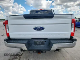 2018 Ford F-250 XL z VIN 1FT7W2B64JEC61730, wystawiony jako Copart lot #61922135 z przebiegiem 176 035 mil mil oraz Szkoda całkowita • Salvage title. Historia ofert i sprzedaży dostępna na DreamBid. Obrazek 6.