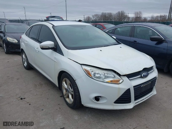 2014 Ford Focus SE with VIN 1FADP3F2XEL388552, listed as a IAAI auction lot 41932200 with 122,744 mi miles. Bid and sale history available at carsss.com. Image 1.