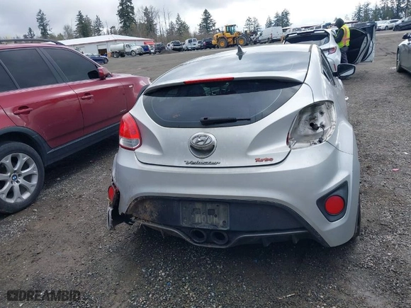 2013 Hyundai Veloster Turbo w/Black Int with VIN KMHTC6AE5DU174898, listed as a IAAI auction lot 41928271 with 119,968 mi miles. Bid and sale history available at carsss.com. Image 17.