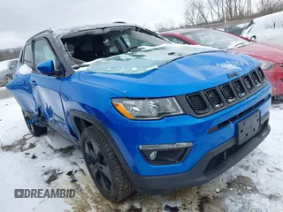 2019 Jeep Compass Latitude with VIN 3C4NJDBB4KT682525, listed as a IAAI auction lot 41565529 with 85,764 mi miles. Bid and sale history available at carsss.com. Image 1.
