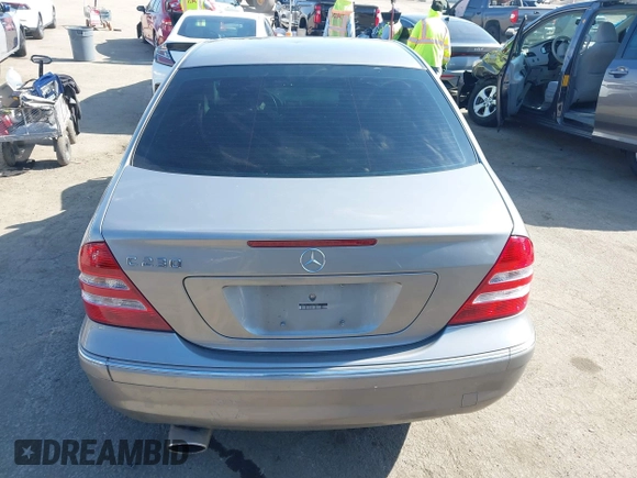 2006 Mercedes-Benz C 230 Sport с VIN WDBRF52H76A867404, выставлен на аукционе IAAI как лот 42217695 с пробегом 117 558 миль миль и . История ставок и продаж доступна на DreamBid. Изображение 16.