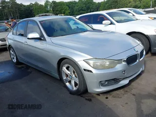 2013 BMW 3 Series 328i z VIN WBA3A5G5XDNP26043, wystawiony jako IAAI lot #42530282 z przebiegiem 164 100 mil mil oraz . Historia ofert i sprzedaży dostępna na DreamBid. Obrazek 1.