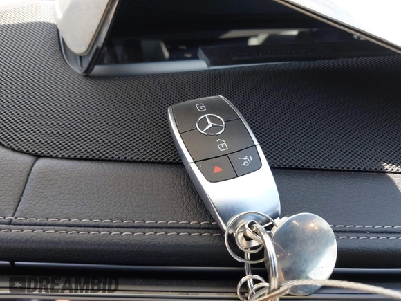 2020 Mercedes-Benz GLE 450 with VIN 4JGFB5KB4LA053214, listed as a IAAI auction lot 42111336 with 58,208 mi miles and . Bid and sale history available at DreamBid. Image 11.