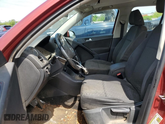 2015 Volkswagen Tiguan S z VIN WVGAV7AX4FW023552, wystawiony jako Copart lot #55904805 z przebiegiem 213 510 mil mil oraz Czysty tytuł • Clean title. Historia ofert i sprzedaży dostępna na DreamBid. Obrazek 7.