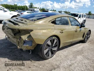 2022 Audi RS e-tron GT z VIN WAUBHBFWXN7904541, wystawiony jako Copart lot #68877093 z przebiegiem 2676 mil mil oraz . Historia ofert i sprzedaży dostępna na DreamBid. Obrazek 3.