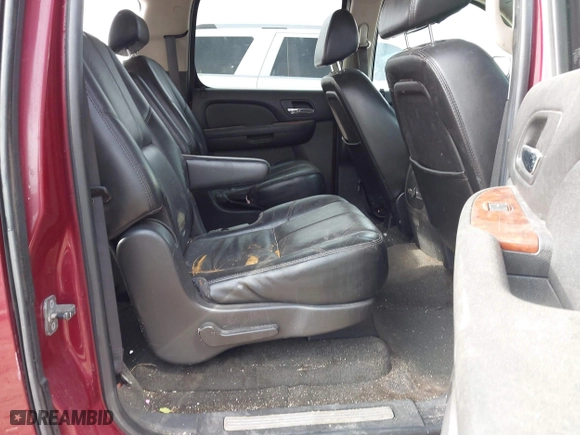 2007 Chevrolet Suburban LTZ with VIN 3GNFC16017G229914, listed as a IAAI auction lot 41879562 with 290,441 mi miles. Bid and sale history available at carsss.com. Image 8.