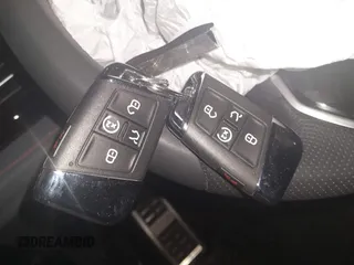 2025 Volkswagen Jetta GLI Autobahn z VIN 3VW2T7BU5SM021237, wystawiony jako IAAI lot #41271660 z przebiegiem 1092 mil mil oraz . Historia ofert i sprzedaży dostępna na DreamBid. Obrazek 11.