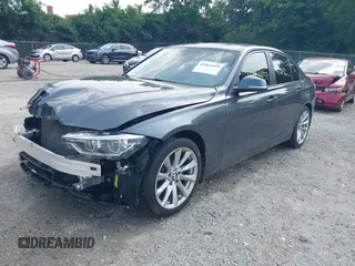 2018 BMW 3 Series 320i xDrive z VIN WBA8A3C55JA358857, wystawiony jako IAAI lot #42464459 z przebiegiem 72 068 mil mil oraz . Historia ofert i sprzedaży dostępna na DreamBid. Obrazek 19.