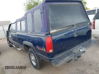 2000 Chevrolet Silverado 3500 z VIN 1GCHK33J1YF419504, wystawiony jako IAAI lot #42337616 z przebiegiem 169 037 mil mil oraz . Historia ofert i sprzedaży dostępna na DreamBid. Obrazek 3.