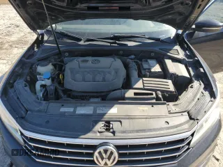 2018 Volkswagen Passat SE z VIN 1VWBA7A33JC032736, wystawiony jako Copart lot #48793675 z przebiegiem 171 726 mil mil oraz Szkoda całkowita • Salvage title. Historia ofert i sprzedaży dostępna na DreamBid. Obrazek 11.