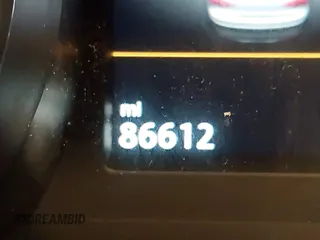 2018 Volkswagen Passat SE z VIN 1VWBA7A36JC009970, wystawiony jako IAAI lot #42179127 z przebiegiem 86 612 mil mil oraz . Historia ofert i sprzedaży dostępna na DreamBid. Obrazek 15.