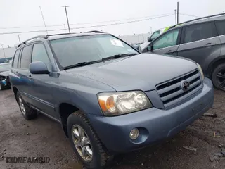 2004 Toyota Highlander with VIN JTEEP21A140053974, listed as a IAAI auction lot 42021517 with 215,387 mi miles. Bid and sale history available at carsss.com. Image 1.