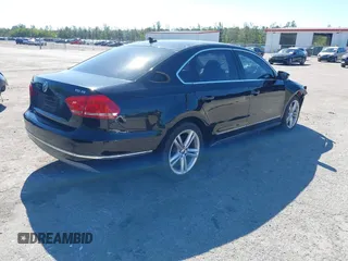 2012 Volkswagen Passat SE z VIN 1VWBN7A3XCC086400, wystawiony jako IAAI lot #41839332 z przebiegiem 83 567 mil mil oraz . Historia ofert i sprzedaży dostępna na DreamBid. Obrazek 4.