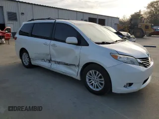 2015 Toyota Sienna XLE z VIN 5TDYK3DC2FS554374, wystawiony jako Copart lot #49789715 z przebiegiem 225 526 mil mil oraz Szkoda całkowita • Salvage title. Historia ofert i sprzedaży dostępna na DreamBid. Obrazek 4.