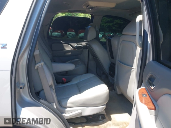 2007 Chevrolet Tahoe LTZ with VIN 1GNFK13037R265384, listed as a IAAI auction lot 42343911 with 162,688 mi miles and . Bid and sale history available at DreamBid. Image 8.