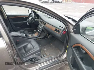 2008 Volvo S80 3.0L Turbo with VIN YV1AH992681073945, listed as a IAAI auction lot 42019998 with 243,340 mi miles. Bid and sale history available at carsss.com. Image 5.