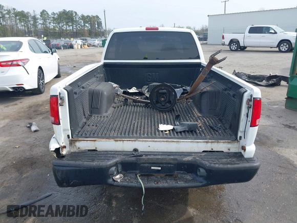2003 Chevrolet S-10 LS with VIN 1GCCS19X338150624, listed as a IAAI auction lot 41913735 with 255,608 mi miles and . Bid and sale history available at DreamBid. Image 17.