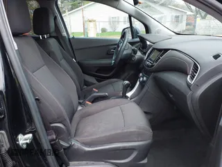 2018 Chevrolet Trax LT with VIN 3GNCJPSB7JL332871, listed as a IAAI auction lot 41946788 with 60,987 mi miles. Bid and sale history available at carsss.com. Image 5.