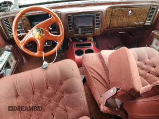 1991 Cadillac Brougham z VIN 1G6DW5474MR703030, wystawiony jako Copart lot #64687894 z przebiegiem 161 866 mil mil oraz Szkody całkowita. Historia ofert i sprzedaży dostępna na DreamBid. Obrazek 8.