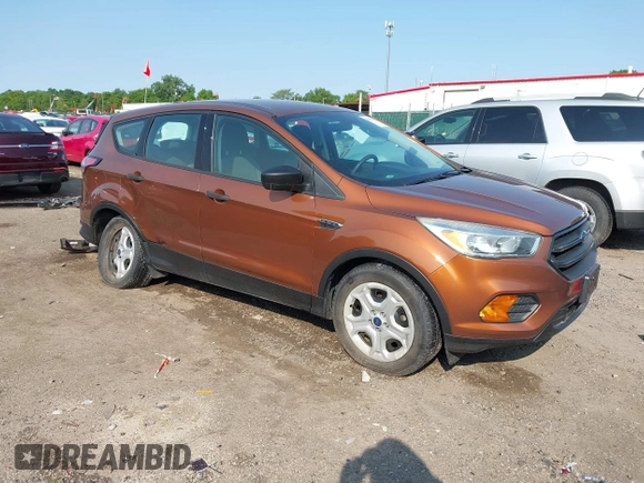2017 Ford Escape S z VIN 1FMCU0F79HUC31792, wystawiony jako IAAI lot #42377599 z przebiegiem 98 300 mil mil oraz . Historia ofert i sprzedaży dostępna na DreamBid. Obrazek 1.