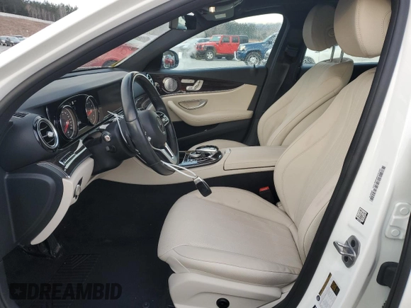 2019 Mercedes-Benz E 450 with VIN WDDZH6JB7KA683563, listed as a Copart auction lot 41882745 with 30,132 mi miles and Salvage Title. Bid and sale history available at DreamBid. Image 7.