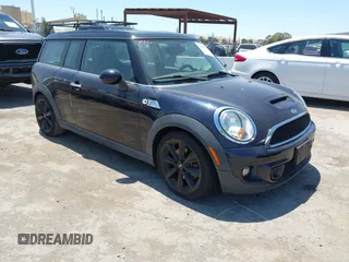 2012 MINI Clubman S z VIN WMWZG3C59CTY39124, wystawiony jako IAAI lot #42467039 z przebiegiem 115 459 mil mil oraz . Historia ofert i sprzedaży dostępna na DreamBid. Obrazek 1.