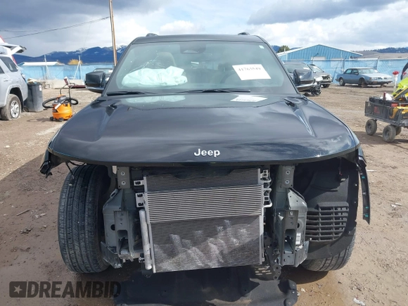2023 Jeep Grand Cherokee Limited z VIN 1C4RJKBG6P8859034, wystawiony jako IAAI lot #41763549 z przebiegiem 24 476 mil mil oraz . Historia ofert i sprzedaży dostępna na DreamBid. Obrazek 6.