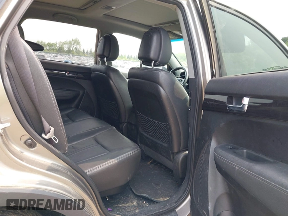 2011 Kia Sorento EX z VIN 5XYKUDA26BG062679, wystawiony jako IAAI lot #42471272 z przebiegiem 100 786 mil mil oraz . Historia ofert i sprzedaży dostępna na DreamBid. Obrazek 8.
