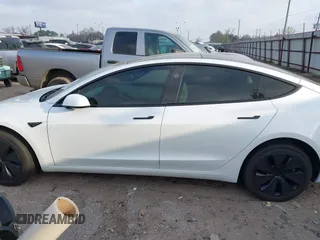 2024 Tesla Model 3 z VIN 5YJ3E1EA7RF866167, wystawiony jako IAAI lot #41785785 z przebiegiem 4 607 mil mil oraz . Historia ofert i sprzedaży dostępna na DreamBid. Obrazek 14.