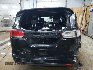 2020 Chrysler Pacifica Launch Edition z VIN 2C4RC3BG3LR263989, wystawiony jako Copart lot #82079334 z przebiegiem 109 707 mil mil oraz Nie do naprawy. Historia ofert i sprzedaży dostępna na DreamBid. Obrazek 6.