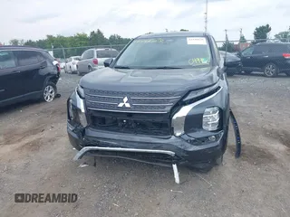 2024 Mitsubishi Outlander SE z VIN JA4J3VA81RZ049952, wystawiony jako IAAI lot #42448676 z przebiegiem 33 337 mil mil oraz . Historia ofert i sprzedaży dostępna na DreamBid. Obrazek 6.