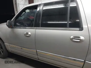 2007 Lincoln Navigator z VIN 5LMFL28597LJ11032, wystawiony jako IAAI lot #42250797 z przebiegiem 248 112 mil mil oraz . Historia ofert i sprzedaży dostępna na DreamBid. Obrazek 14.