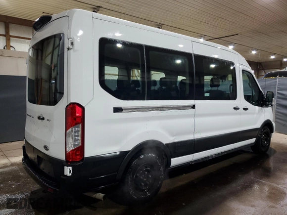 2022 Ford Transit Passenger XL z VIN 1FBAX2C85NKA73815, wystawiony jako Copart lot #43721655 z przebiegiem 58 237 mil mil oraz Tytuł czysty. Historia ofert i sprzedaży dostępna na DreamBid. Obrazek 3.
