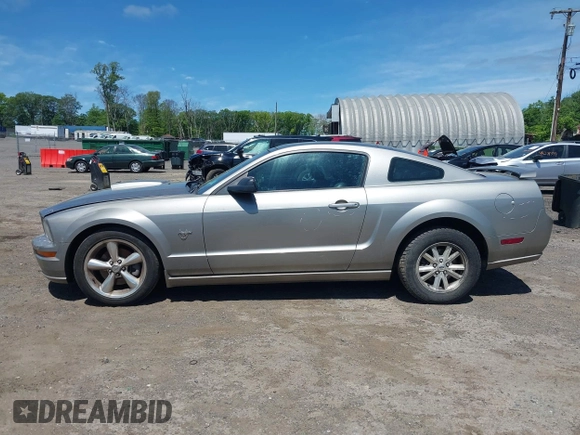 2009 Ford Mustang GT z VIN 1ZVHT82H295123520, wystawiony jako IAAI lot #42313485 z przebiegiem 153 069 mil mil oraz . Historia ofert i sprzedaży dostępna na DreamBid. Obrazek 15.