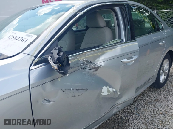 2016 Volkswagen Passat S with VIN 1VWAT7A33GC040009, listed as a IAAI auction lot 42582361 with 91,961 mi miles and . Bid and sale history available at DreamBid. Image 6.