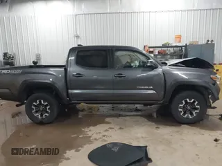 2021 Toyota Tacoma SR z VIN 5TFCZ5AN1MX268854, wystawiony jako IAAI lot #41608266 z przebiegiem 45 823 mil mil oraz . Historia ofert i sprzedaży dostępna na DreamBid. Obrazek 14.