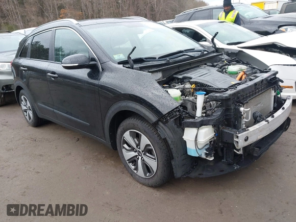 2017 Kia Niro Touring Launch Edition with VIN KNDCC3LC0H5069071, listed as a IAAI auction lot 41673947 with 148,168 mi miles. Bid and sale history available at carsss.com. Image 1.
