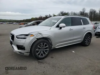 2018 Volvo XC90 Momentum z VIN YV4102PK5J1351387, wystawiony jako Copart lot #56672625 z przebiegiem 82 475 mil mil oraz Szkoda całkowita • Salvage title. Historia ofert i sprzedaży dostępna na DreamBid. Obrazek 1.