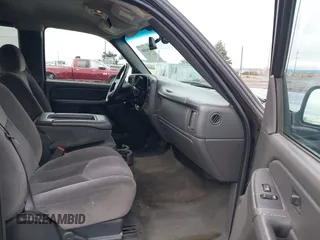 2004 GMC Sierra 1500 SLT with VIN 1GTEK19T74E400259, listed as a IAAI auction lot 41091044 with 173,726 mi miles. Bid and sale history available at carsss.com. Image 5.